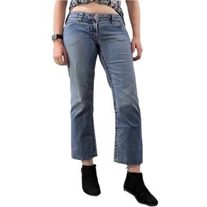 Silver Medium Wash  Slight Flair Woman’s Cropped Capri Denim Jeans Size 32